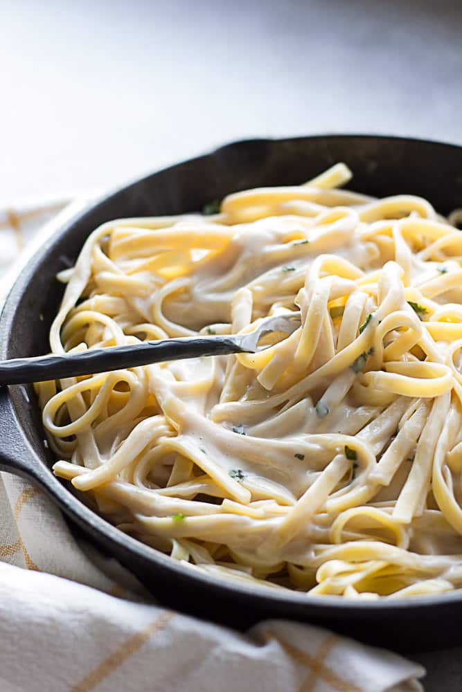 Instant Pot Vegan Alfredo Sauce: EASY 20 MINUTE RECIPE with cauliflower and cashews.