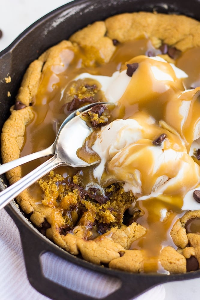 Chocolate Chip & Toffee Skillet Cookie (Pizookie)