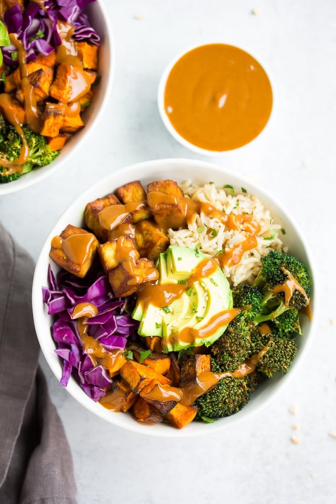 buddha bowl from farther away with potatoes, rice, tofu and red cabbage.