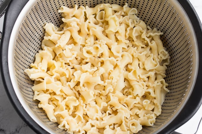 drained, cooked noodles in a colander