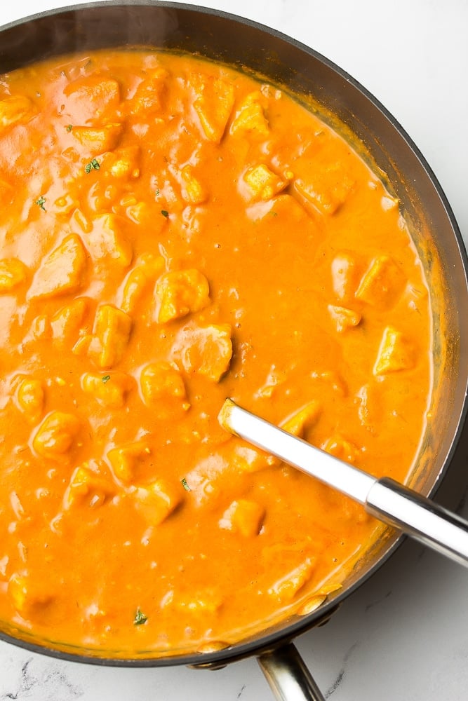 large pan full of vegan tikka masala