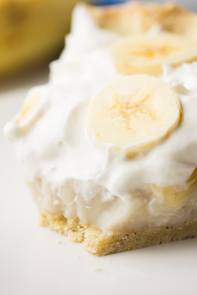 close up of a creamy pie with bananas