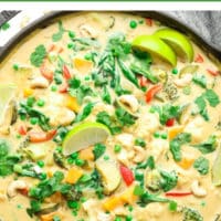 pinterest afbeelding met tekst van veganistische thaise groene curry