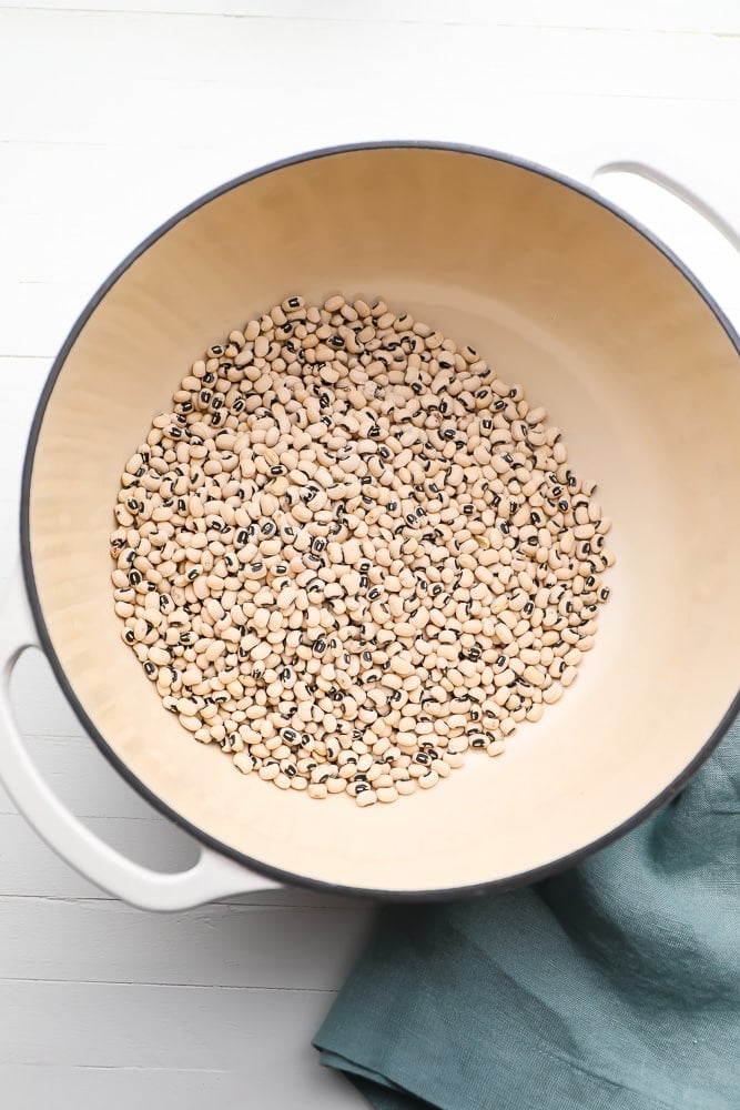 black eyed peas dry in a pot ready to be soaked