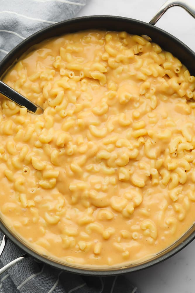 orange mac and cheese in a large black skillet