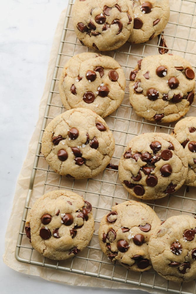 marble background with a cooling rack with lots of cookies