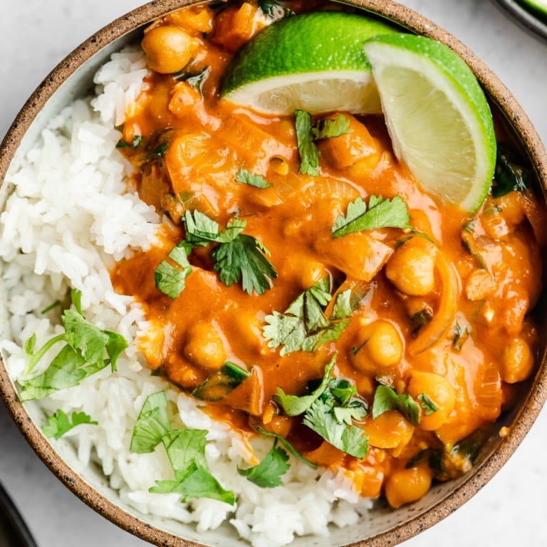 Easy Chickpea Curry - Nora Cooks
