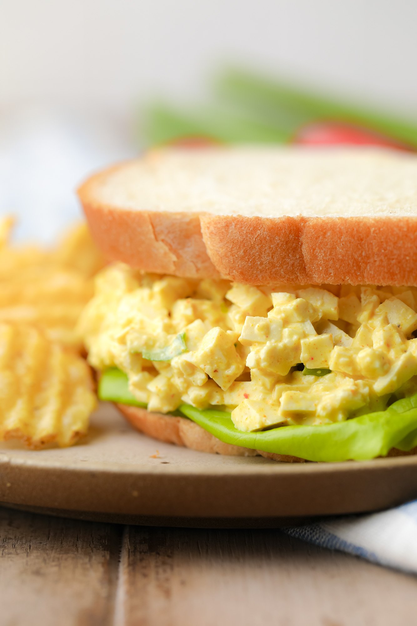 close up on a vegan egg salad sandwich.
