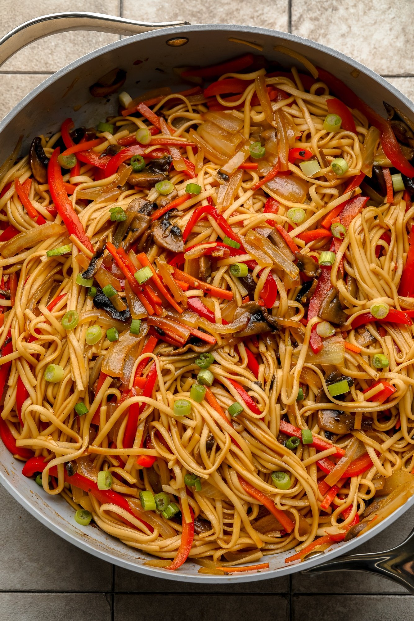 vegan lo mein in a large gray skillet.