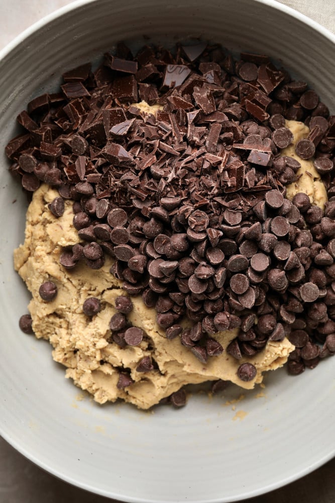 Perfect Vegan Chocolate Chip Cookies - Nora Cooks
