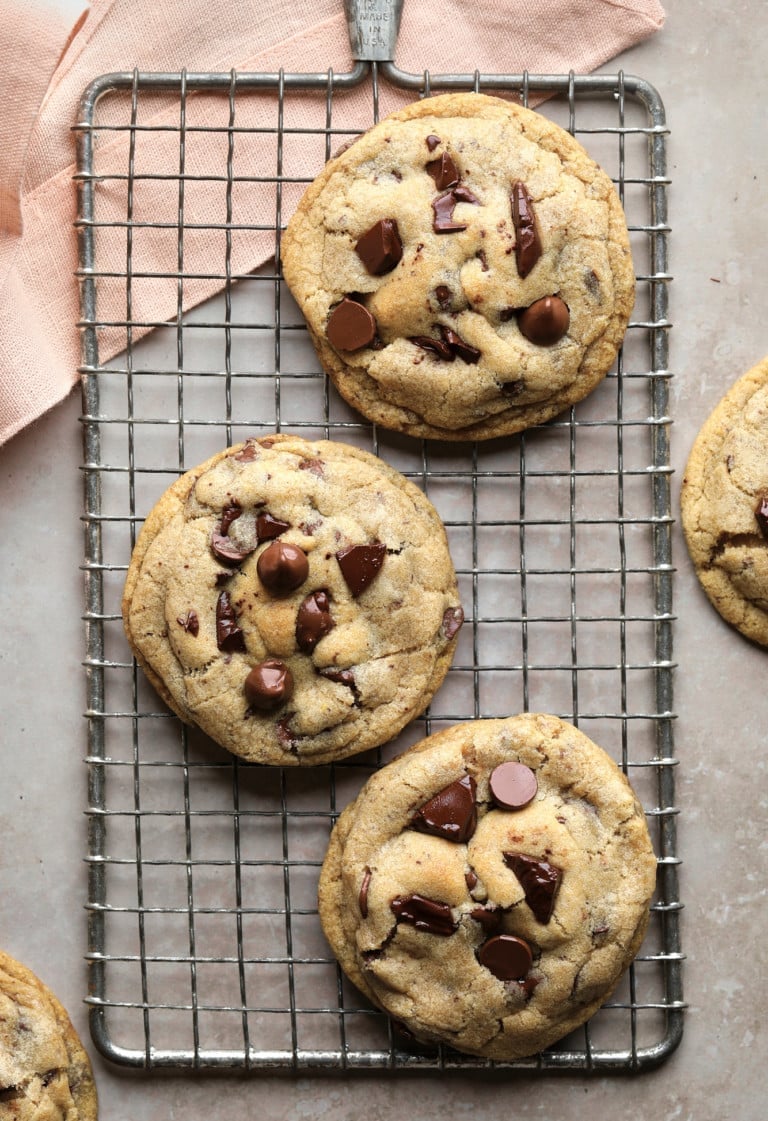 Perfect Vegan Chocolate Chip Cookies - Nora Cooks